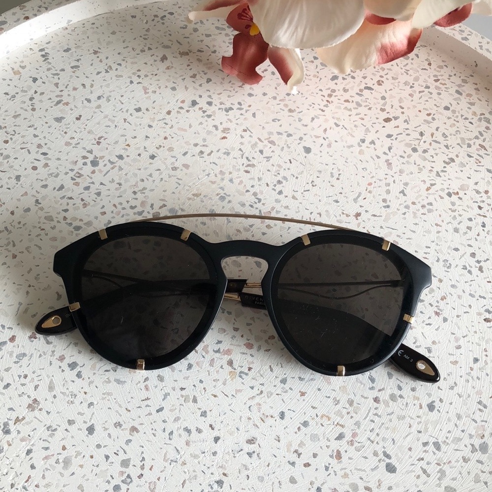 GIVENCHY unisex sunglasses - Picture 9 of 10